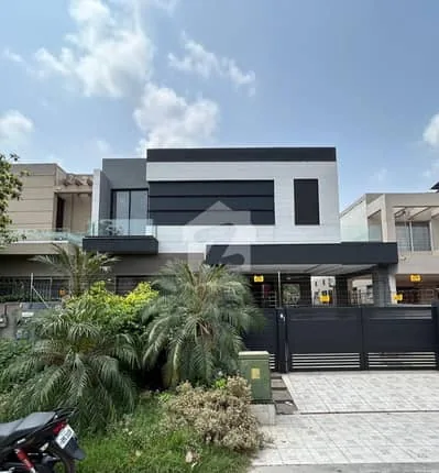 10 MARLA SLIGTLY USED TOP LOCATION HOUSE FOR SALE IN DHA PHASE 6 BLOCK A.